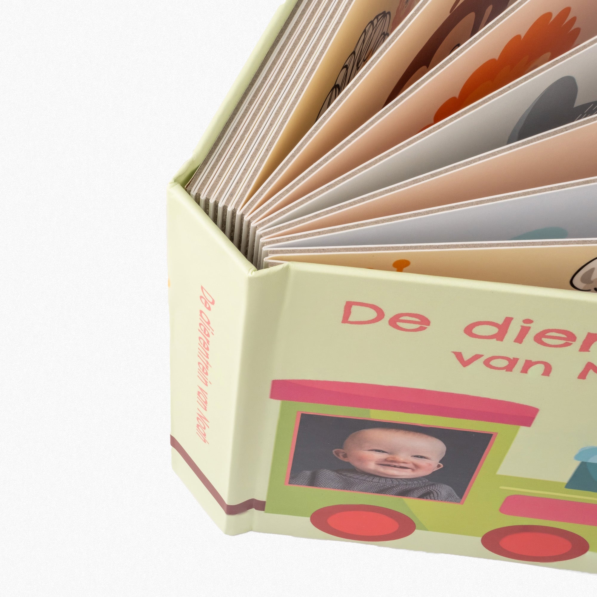 Boekje van karton met dikke bladzijden