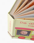 Boekje van karton met dikke bladzijden