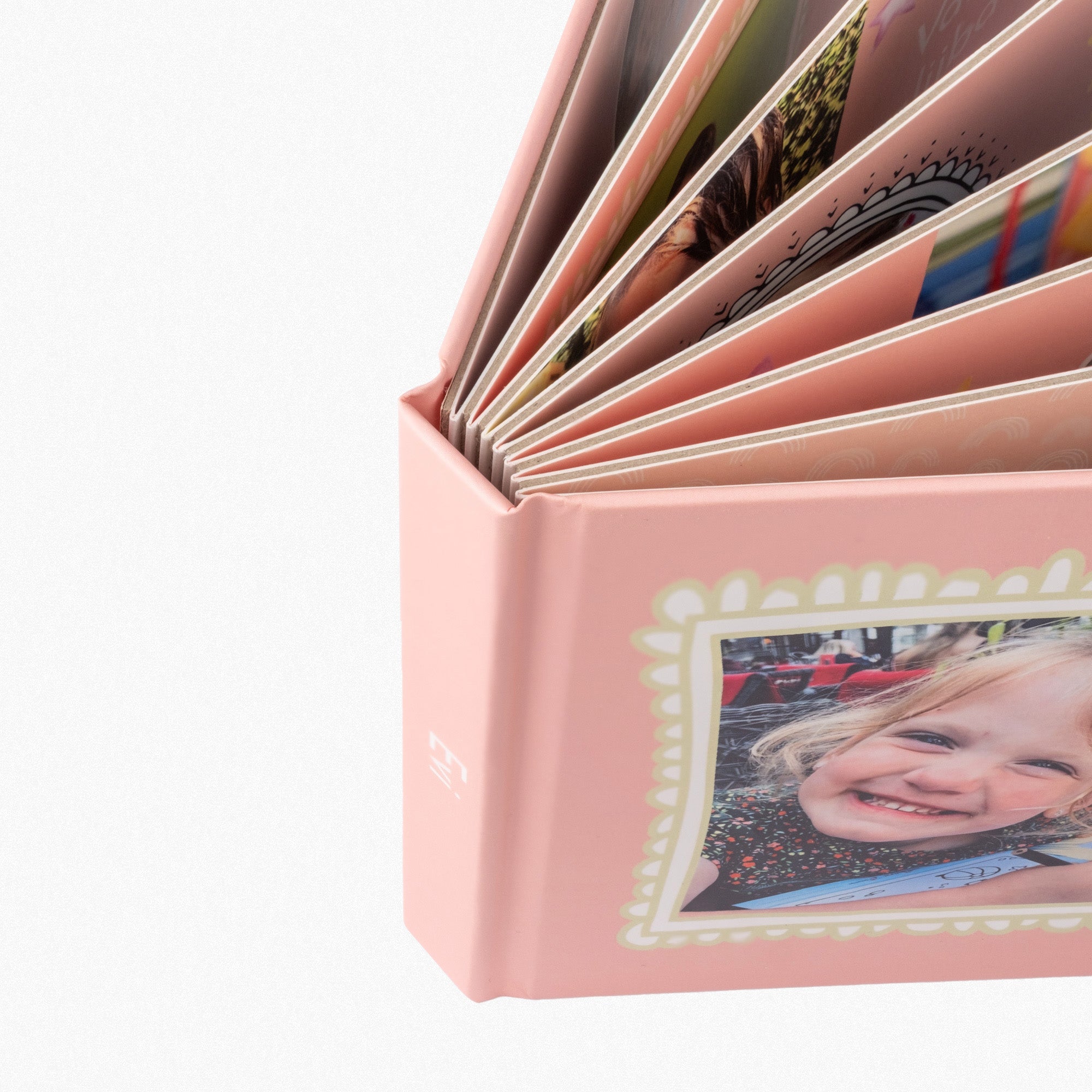 Boekje van karton met dikke bladzijden